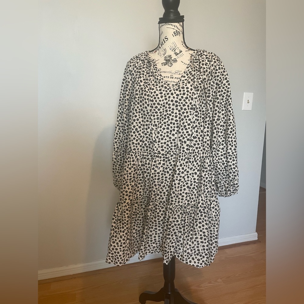 H&M balloon sleeved dress. Size M. Great condition.